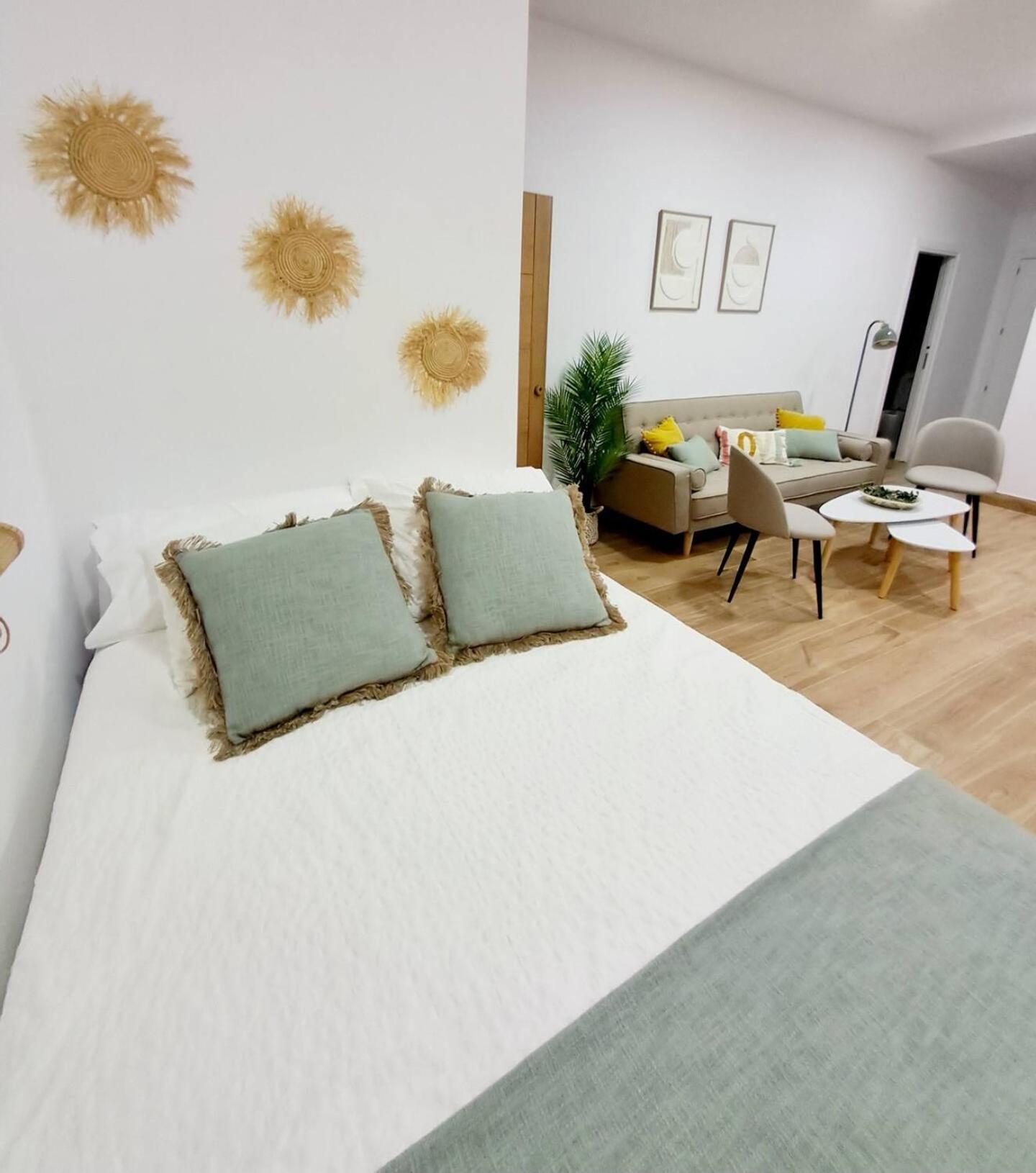 Coffee & Calm Triana Apartment Sevilla Exterior foto